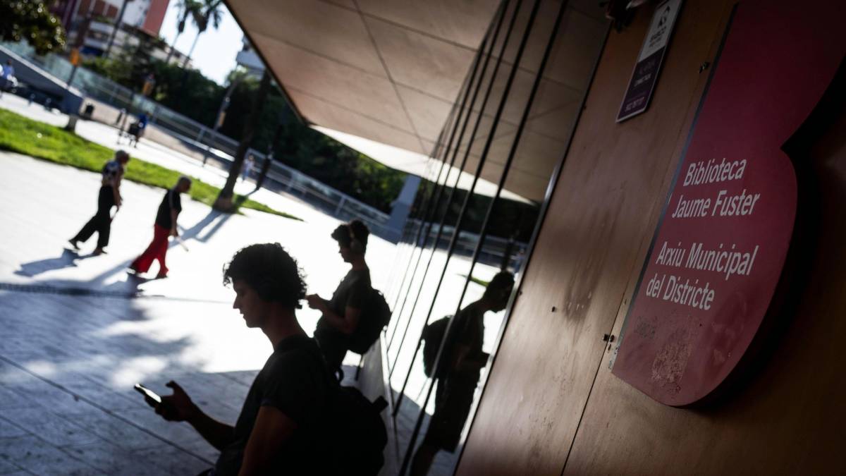 Barcelona sense biblioteques: «Ens quedem sense un dels pocs espais on tothom pot estar tranquil»