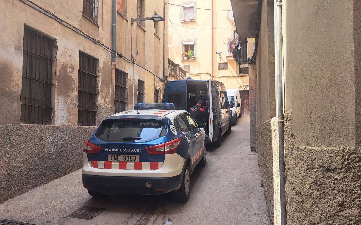Escorcollen un pis de la travessera dels Drets relacionat amb l'homicidi del carrer Sant Jaume