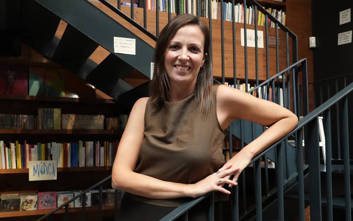 L’escriptora canareva Marta Sans explora el desig i les relacions insanes a «Tots els punts i a part»