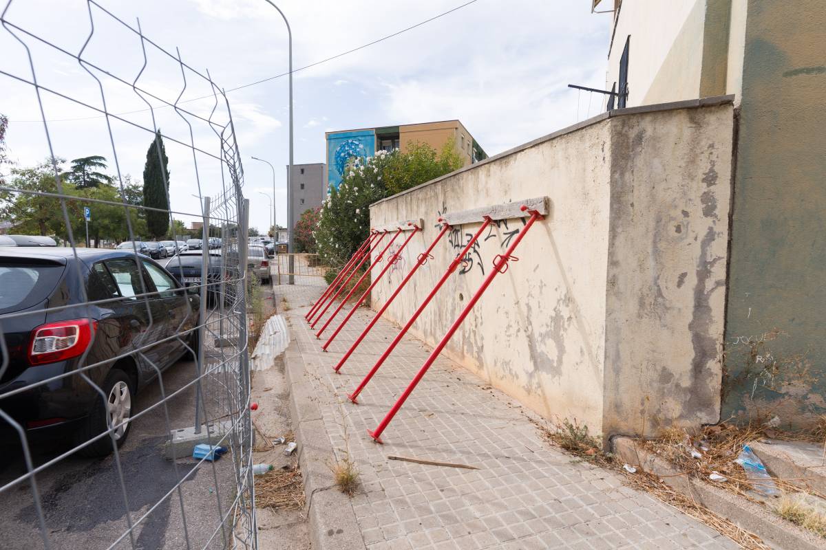 Repararan dos murs en mal estat al barri de Torre-romeu