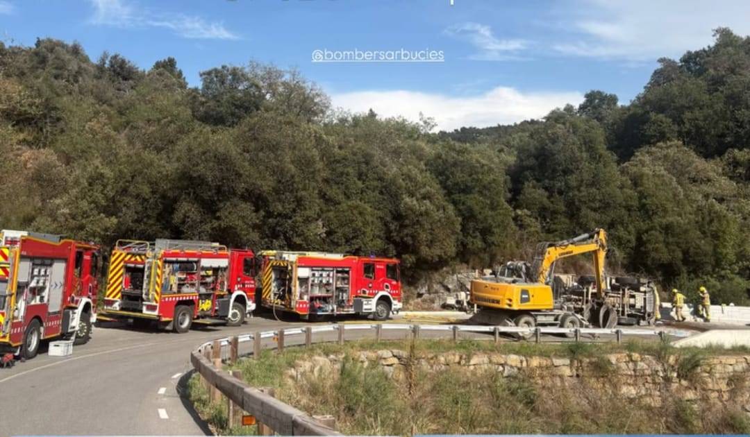 Mor un home en bolcar el camió formigonera a l'Esquirol