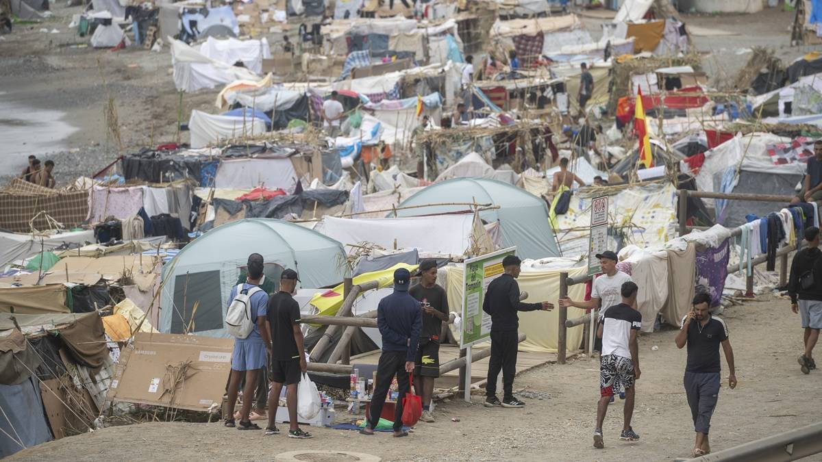 ERC i Junts, dues cares sobre el repartiment dels migrants de Ceuta