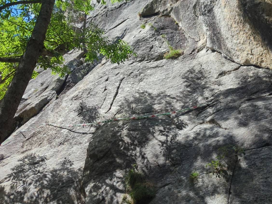 Els Agents Rurals tanquen preventivament dues vies d'escalada a la Vall de Boí per un bloc inestable