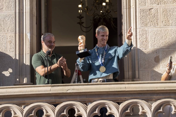 Dani Olmo, durant l'homenatge a Terrassa: “Estem tots amb la gent de Ceuta, que també va viure el Mundial com a seu”