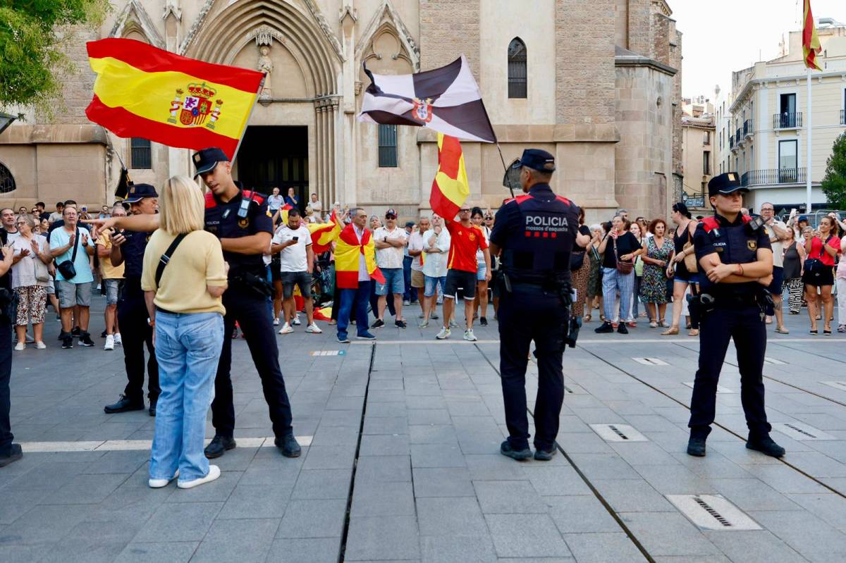 Concentració per Ceuta a Sabadell - Juanma Peláez Concentració per Ceuta a Sabadell