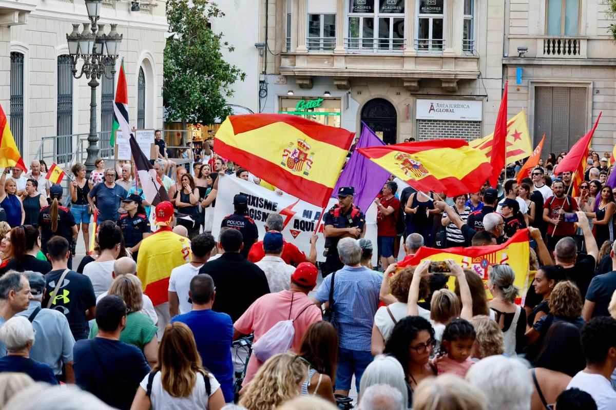 Concentració per Ceuta a Sabadell - Juanma Peláez Concentració per Ceuta a Sabadell