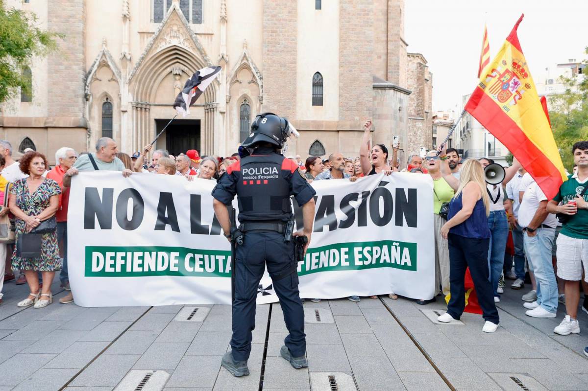 Concentració per Ceuta a Sabadell - Juanma Peláez Concentració per Ceuta a Sabadell