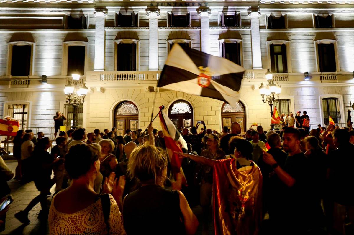 Concentració per Ceuta a Sabadell - Juanma Peláez Concentració per Ceuta a Sabadell