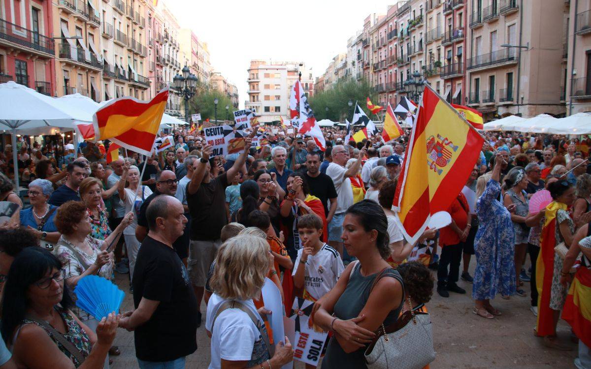 Més d'un miler de persones donen suport al poble de Ceuta a la plaça de la Font de Tarragona