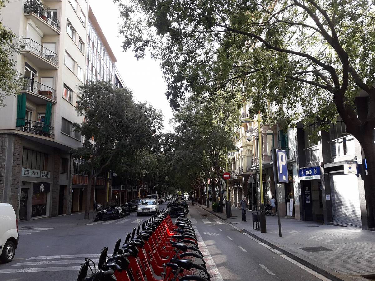 Quatre joves detinguts per amenaçar diverses persones amb un ganivet a Barcelona
