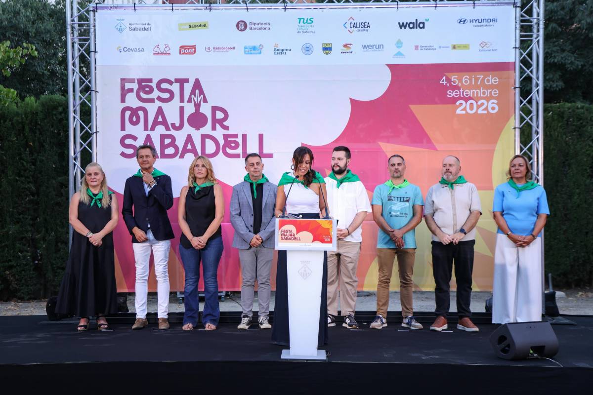 Els portaveus dels grups municipals, darrere de l’alcaldessa Farrés, en la recepció - Víctor Castillo Els portaveus dels grups municipals, darrere de l’alcaldessa Farrés, en la recepció