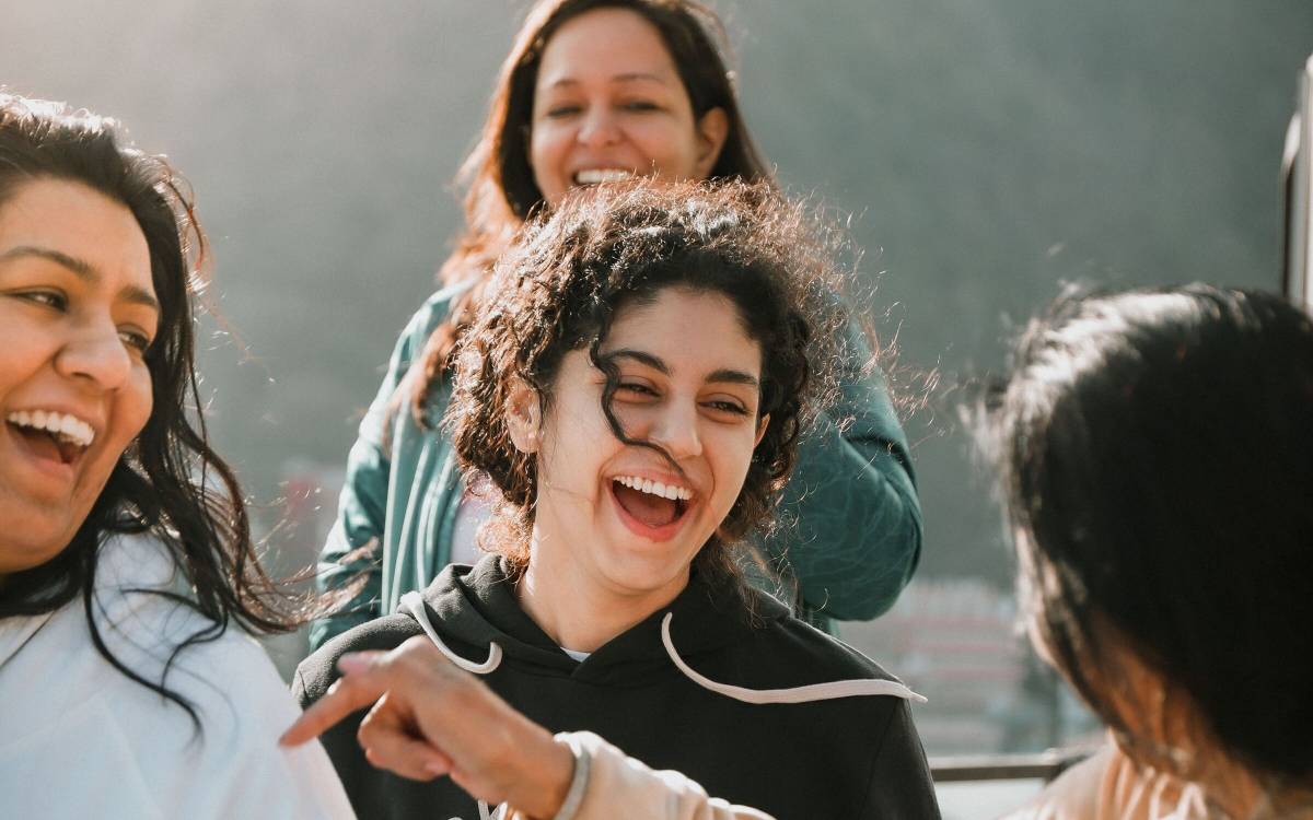 Aquest és el nivell de felicitat mínim per allargar l'esperança de vida, segons un estudi