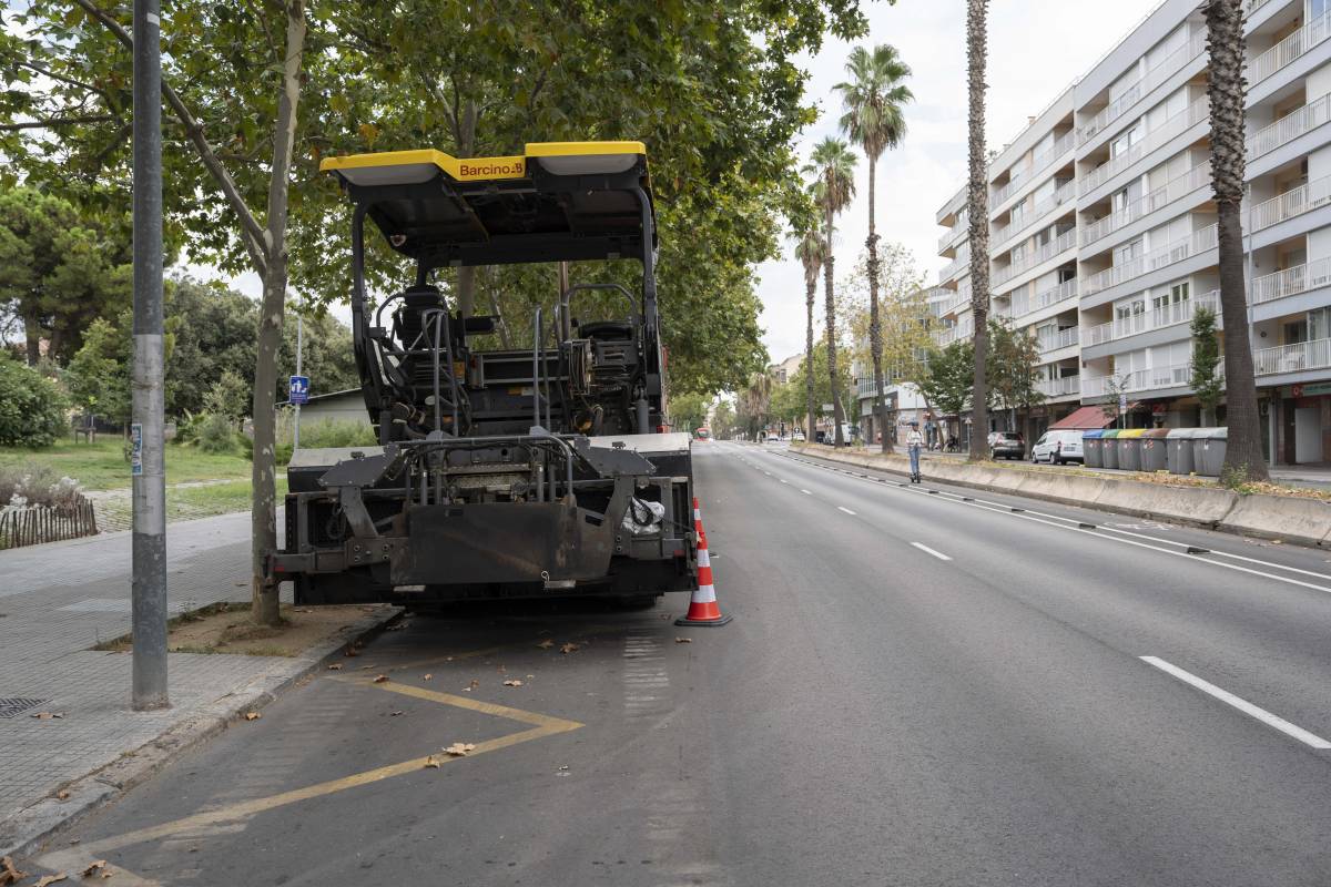 Tall parcial a l’avinguda de l’Abat Marcet per obres de millora de l’asfalt