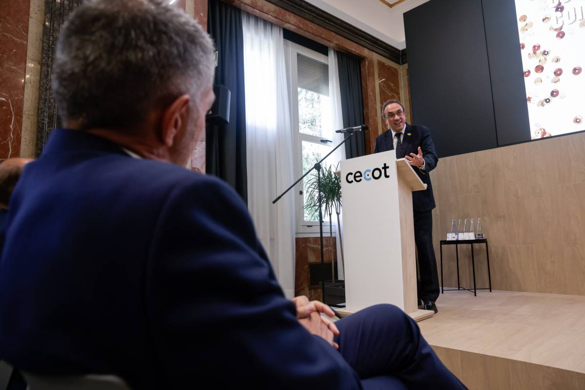 L'acte ha comptat amb les intervencions del president del Parlament, Josep Rull, i el conseller Miquel Sàmper - Lluís Clotet