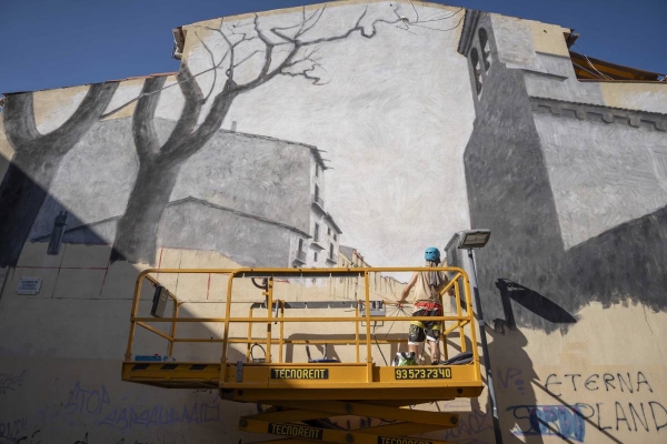L'espectacular nou mural urbà a l'Antic Poble: “Hem treballat a partir de moltes imatges antigues per ser el màxim de fidels”