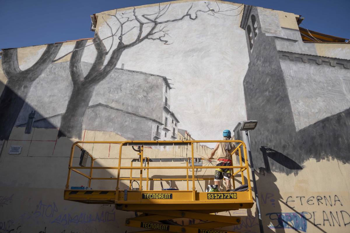 L'espectacular nou mural urbà a l'Antic Poble: “Hem treballat a partir de moltes imatges antigues per ser el màxim de fidels”