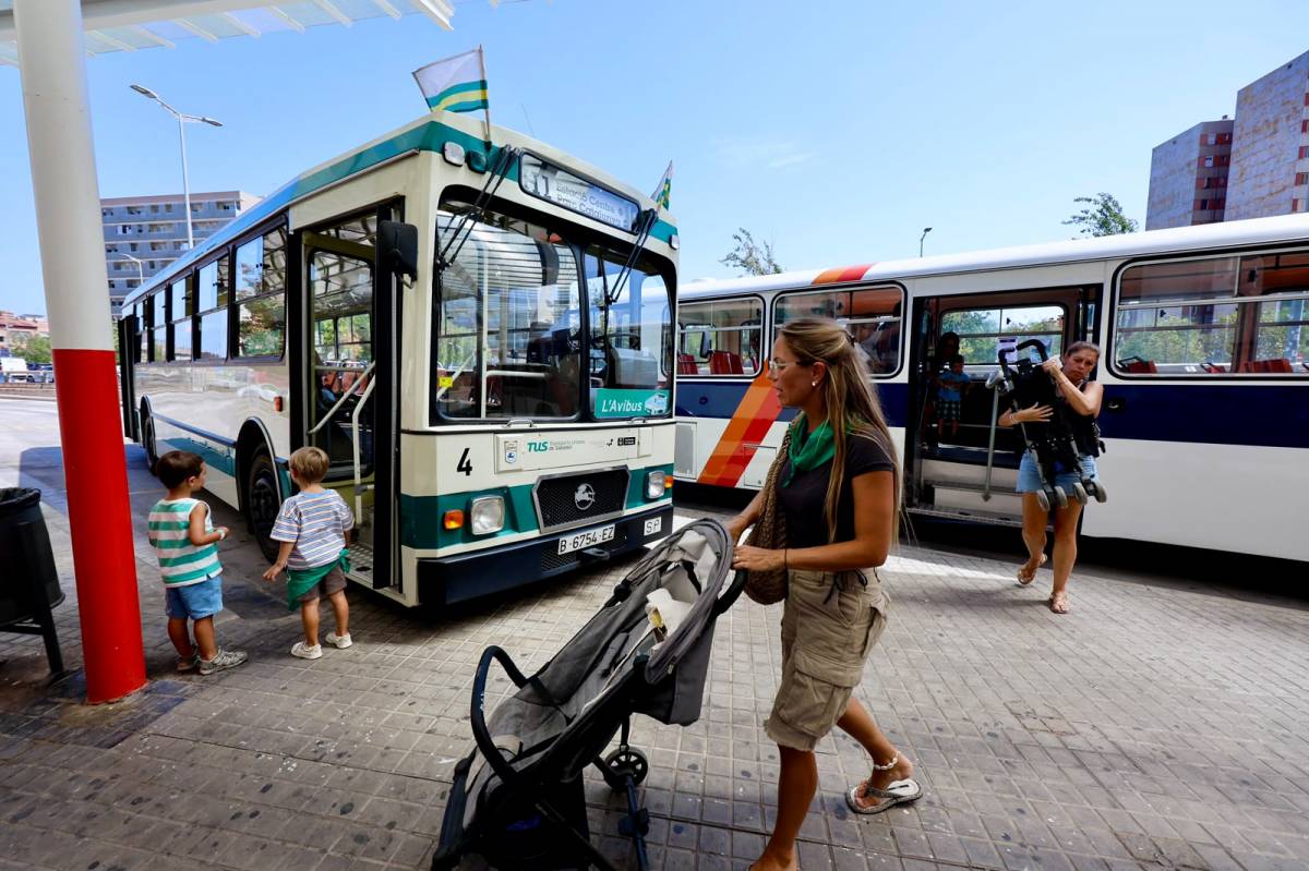 Passejada d'autobusos clàssics per la Festa Major de Sabadell - Juanma Peláez