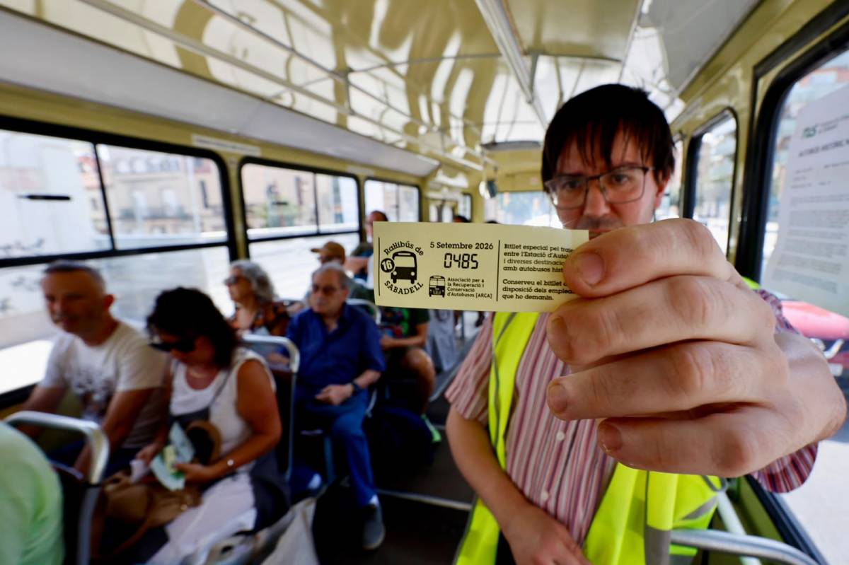 Passejada d'autobusos clàssics per la Festa Major de Sabadell - Juanma Peláez
