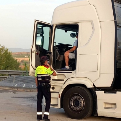 Un detingut i una quinzena de denúncies en un macrocontrol de camions a l’AP-7 a l’Alt Penedès