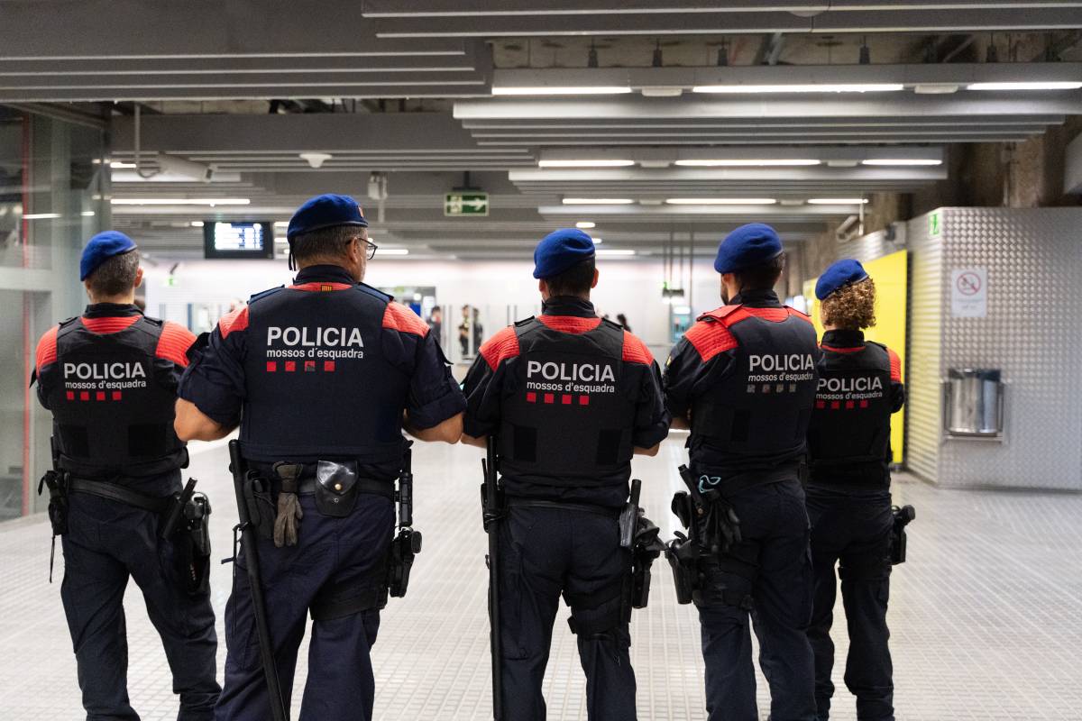 Un detingut i una cinquantena d'identificats durant la tercera nit de Festa Major de Sabadell