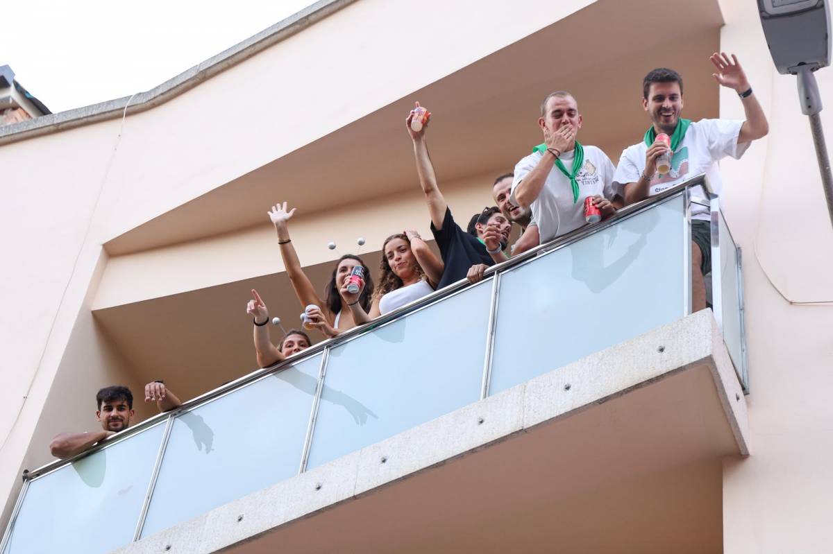 Milers de persones al correbars de la Festa Major de Sabadell - Víctor Castillo Milers de persones al correbars de la Festa Major de Sabadell