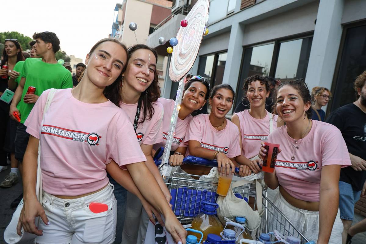 Milers de persones al correbars de la Festa Major de Sabadell - Víctor Castillo Milers de persones al correbars de la Festa Major de Sabadell