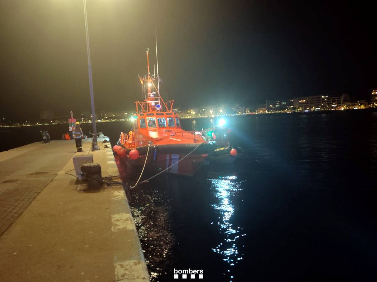 Tres ferits en enfonsar-se una embarcació a les illes Formigues