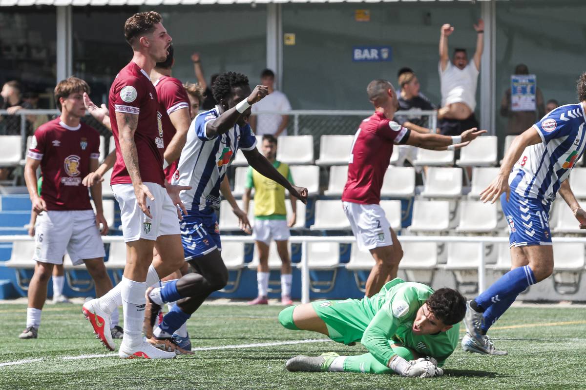 El moment del gol de l'1 a 1 que ha aconseguit Baba - Lluís Clotet