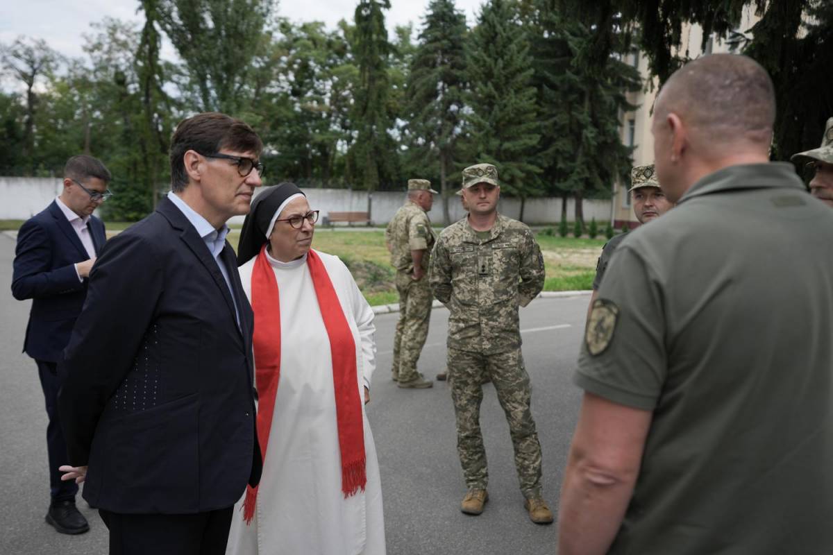 Sor Lucía Caram, sobre la visita d'Illa a Ucraïna: «Ha vingut a tocar les ferides reals de la guerra»