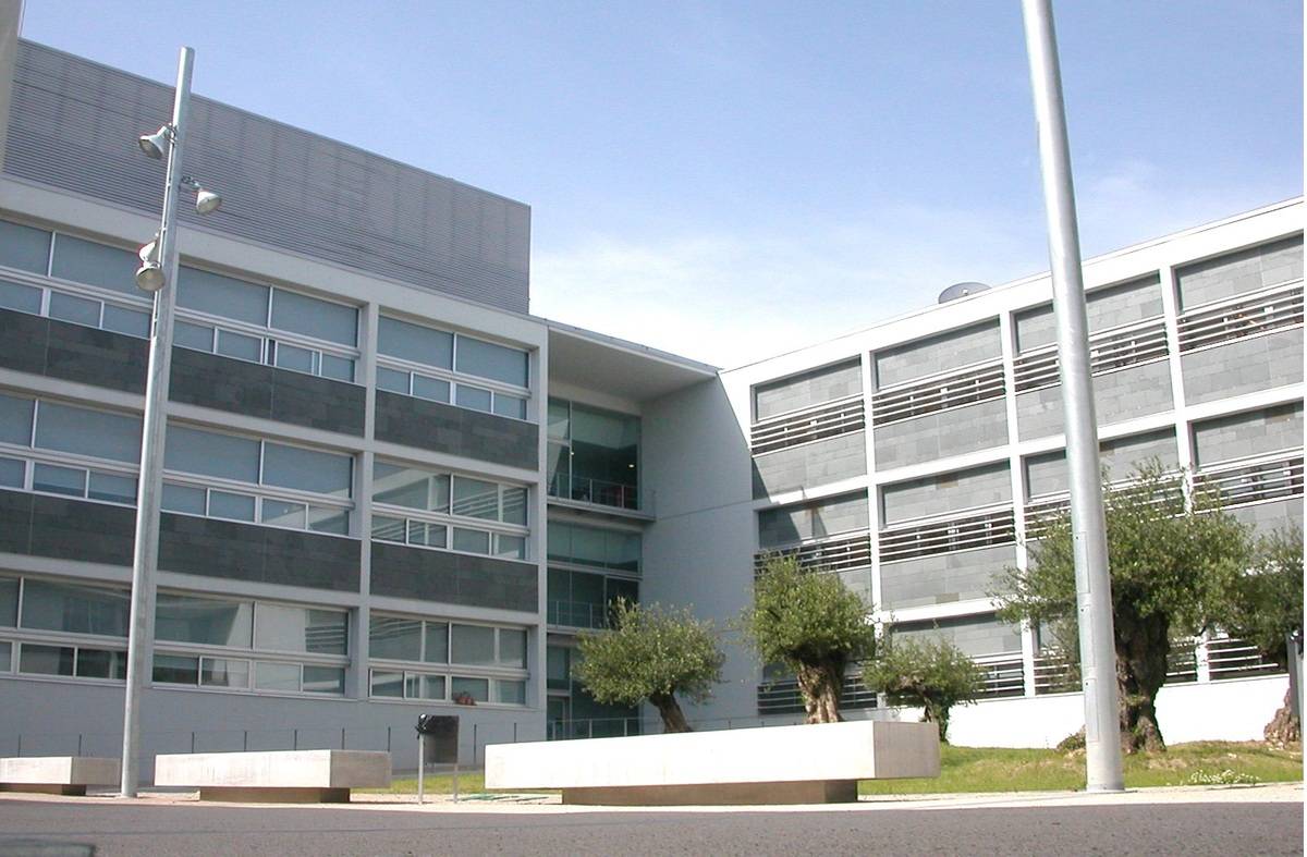 Tres ferits a Tarragona per una explosió amb àcid nítric a la Facultat de Química de la URV