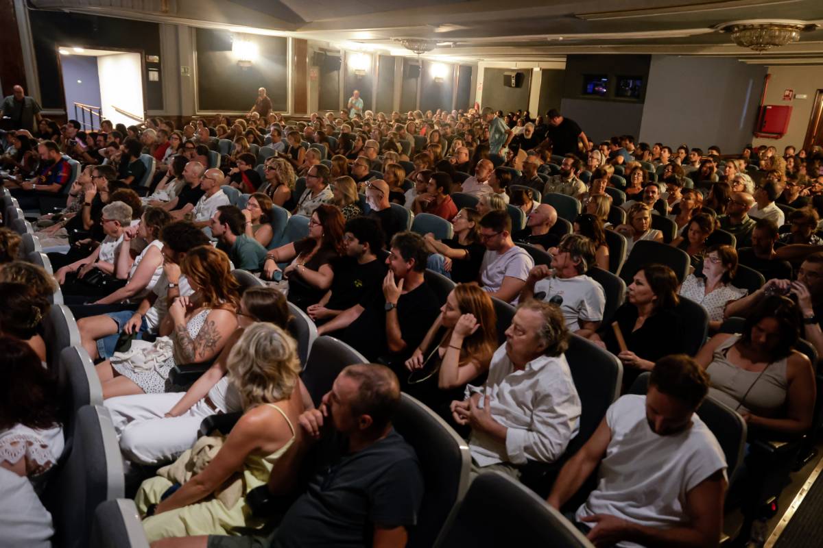 La sala, plena - Lluís Clotet La sala, plena