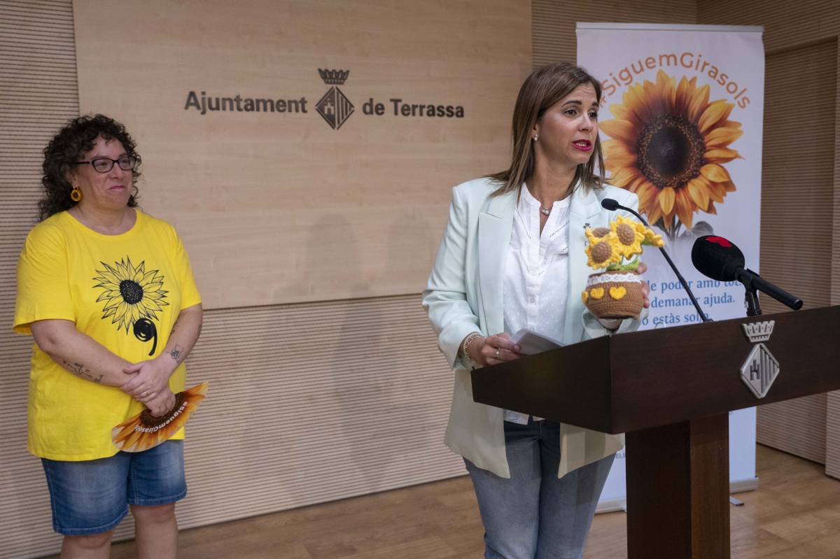 Terrassa es tenyeix de groc per no donar l'esquena al suïcidi: "la prevenció comença parlant"