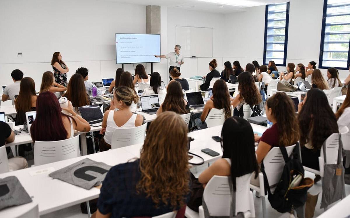 La Clínica Odontològica Universitària de Manresa incorpora 46 estudiants de quart curs