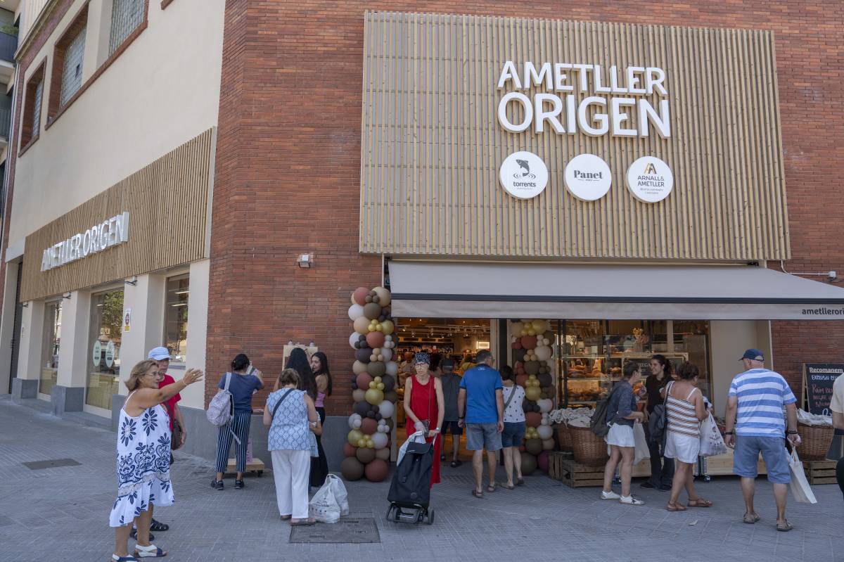 Sushi, forn de pa i terrassa: així és el nou supermercat que acaba d'obrir a Terrassa