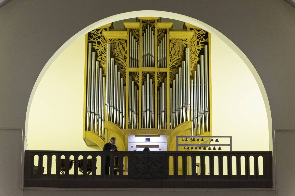 Orgue de la Sagrada Família durant l`actuació - Lluís Clotet Orgue de la Sagrada Família durant l`actuació