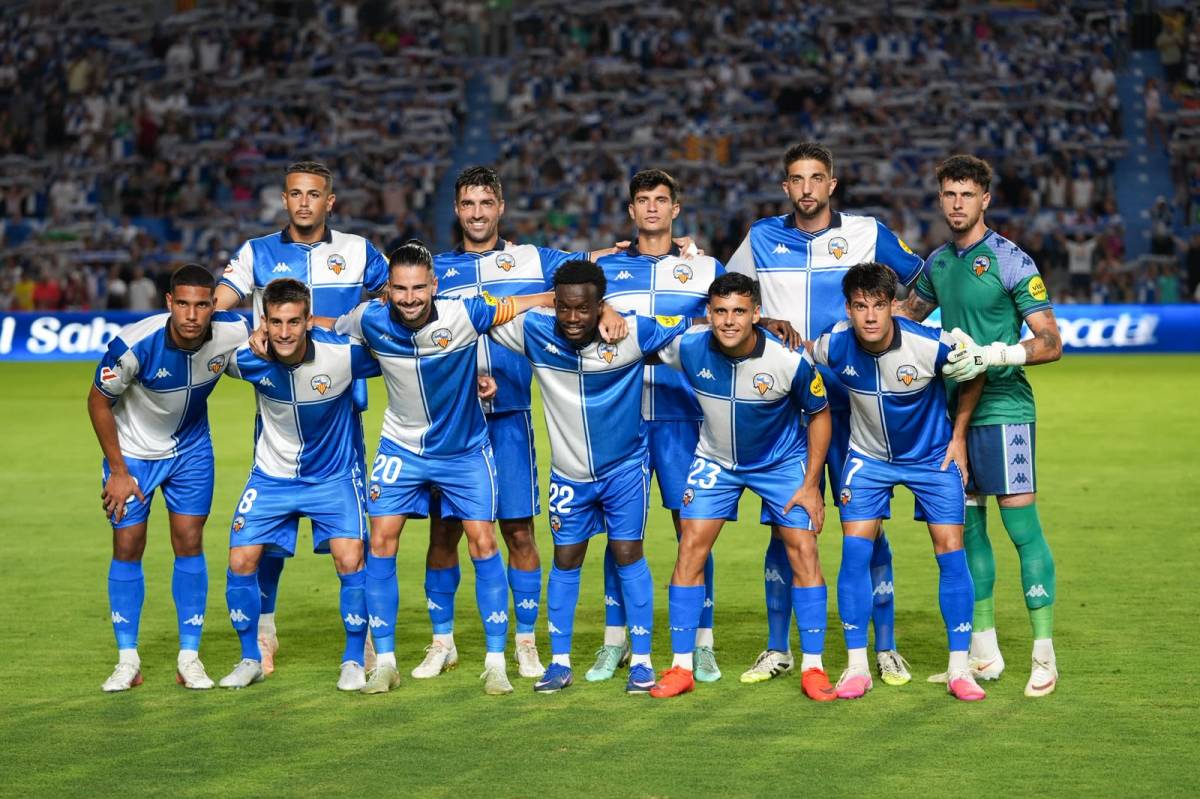 L`onze inicial dels arlequinats a la Nova Creu Alta