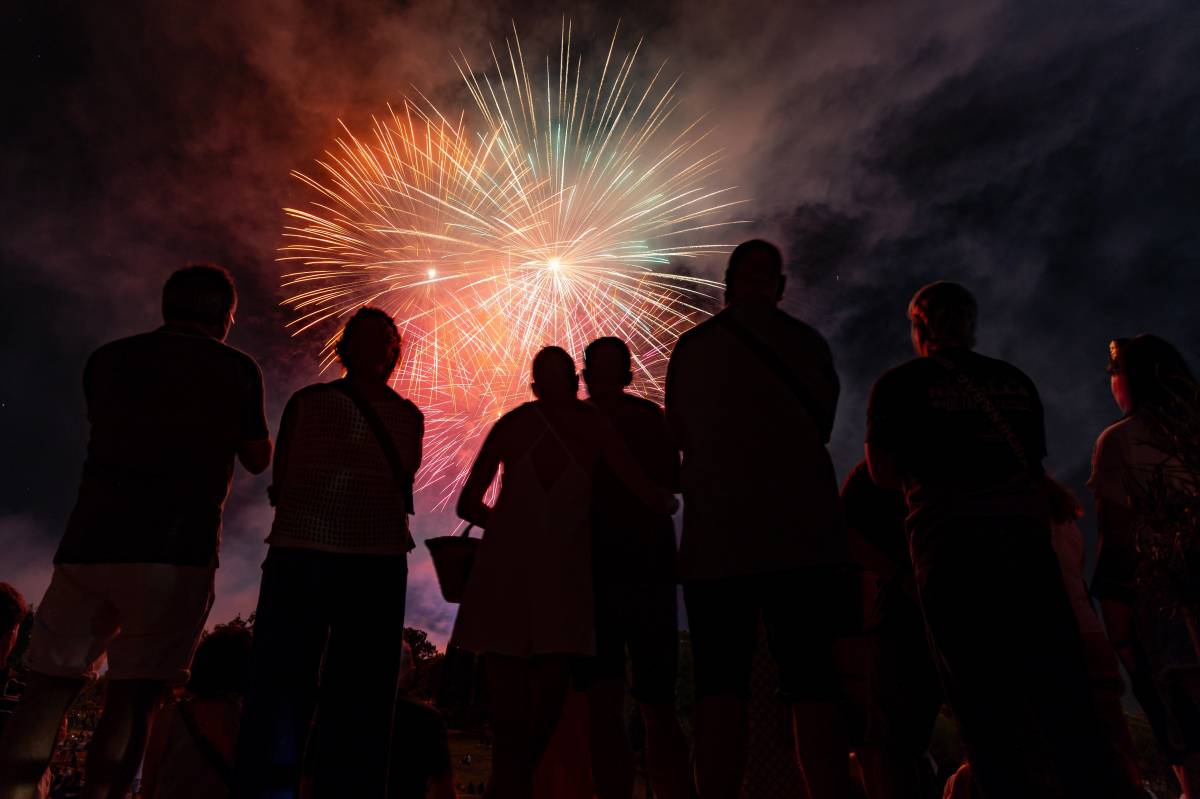 FOTOS | Quinze minuts d’espectacle i llums al cel de Sabadell amb el castell de focs