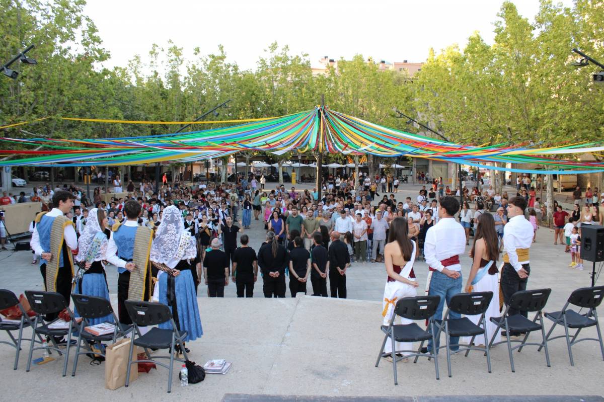 Moment final de l`acte amb el cant dels Segadors - Ramon Estany Moment final de l`acte amb el cant dels Segadors