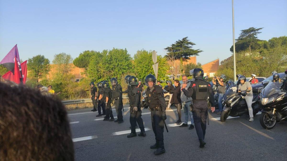 Desenes de Mossos d`Esquadra, presents - D.S. Desenes de Mossos d`Esquadra, presents