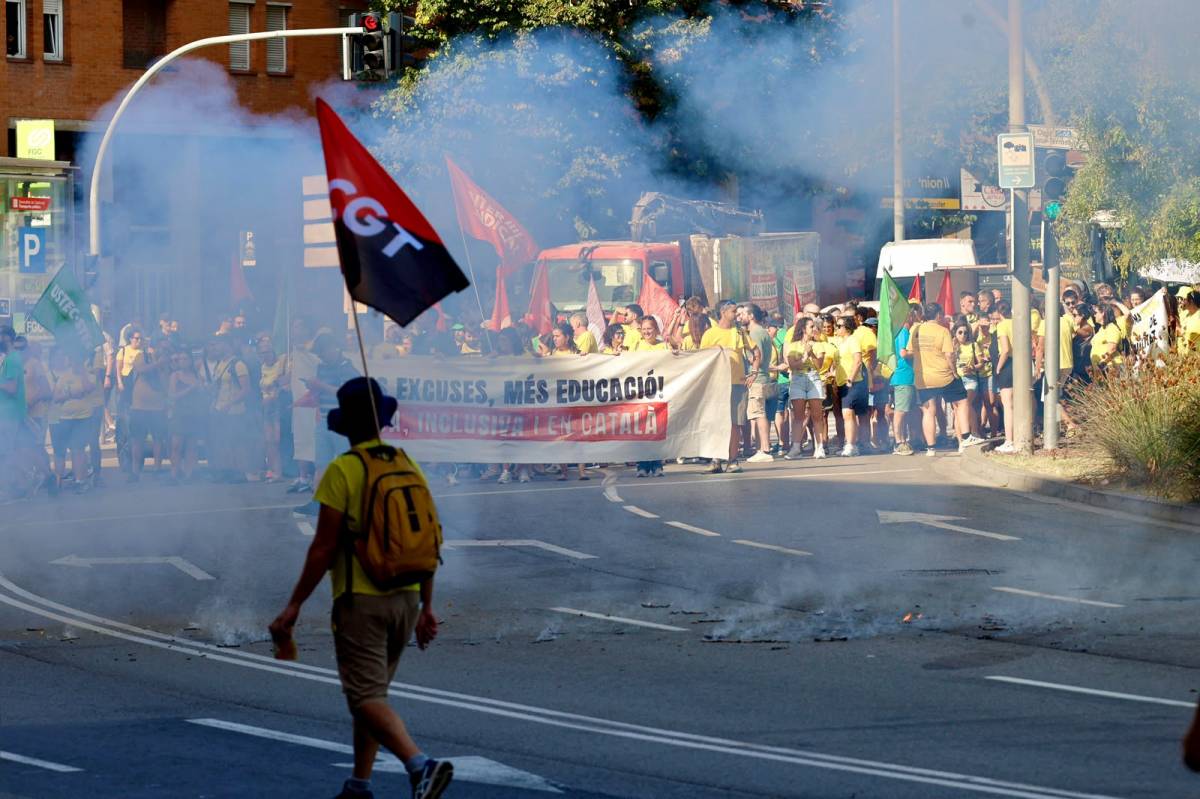 Manifestació dels docents a Sabadell per la vaga del 8 de setembre - Juanma Peláez Manifestació dels docents a Sabadell per la vaga del 8 de setembre