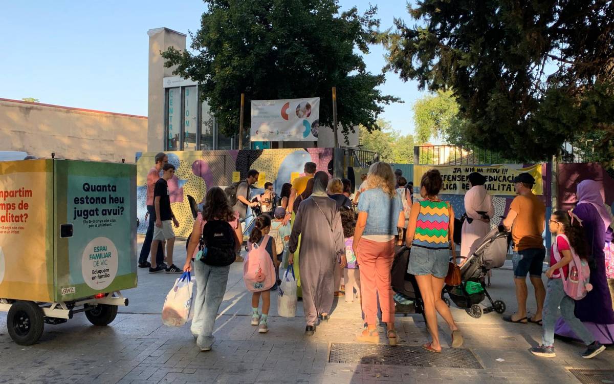«És un dia molt especial»: les escoles de Vic comencen el curs escolar amb normalitat tot i la vaga educativa