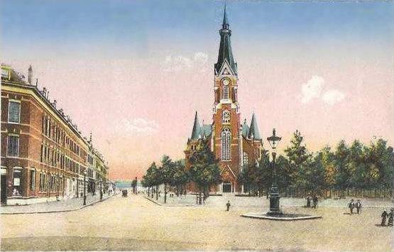 Postal de l’inici del segle XX de l’església de Wilhelmina i de la plaça situada al seu front, on van començar a jugar els fundadors de l’actual Feyenoord - Wikimedia Commons Postal de l’inici del segle XX de l’església de Wilhelmina i de la plaça situada al seu front, on van començar a jugar els fundadors de l’actual Feyenoord