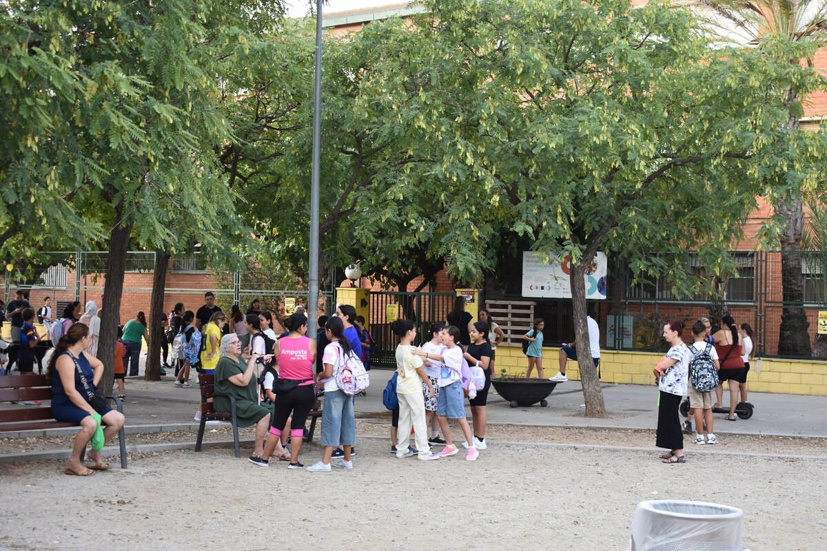 Primer dia de curs a l`escola Soriano Montagut d`Amposta. - Joan Navarro Primer dia de curs a l`escola Soriano Montagut d`Amposta.