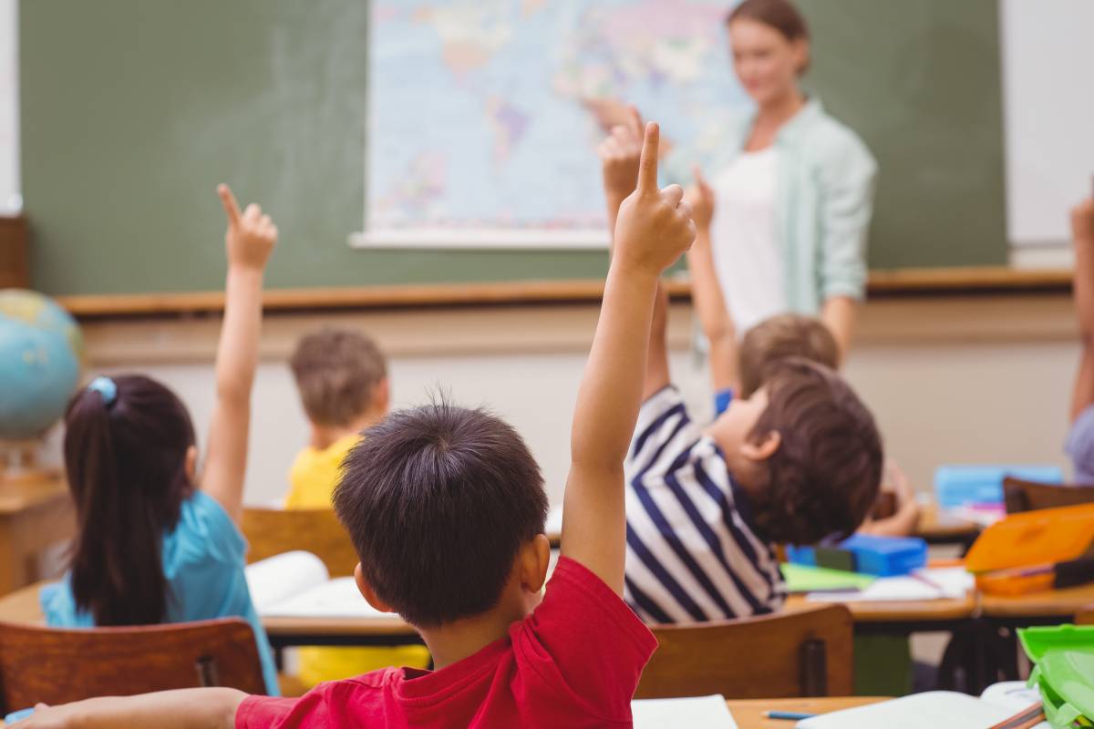 És bo separar els amics a l'escola? Què diu la ciència sobre barrejar grups a l'inici de curs