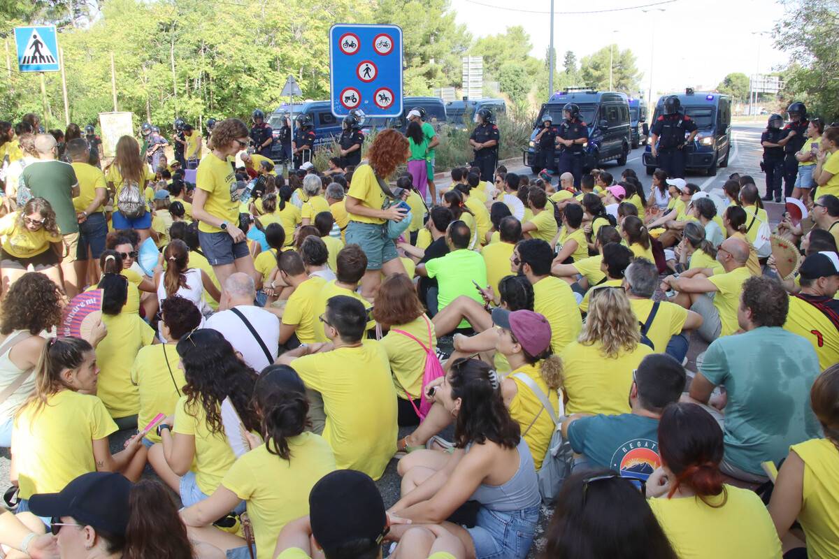 Prop de 500 docents es manifesten a Tarragona el primer dia de curs
