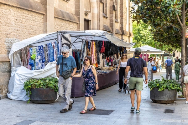 Jordi Elias, l'últim venedor de les paradetes 'hippies' de Sabadell: “El carrer és un espai privilegiat per a conèixer l’ésser humà”