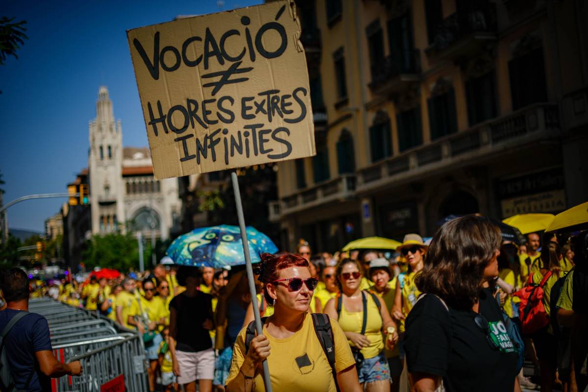 Imatge de la protesta de docents el primer dia de curs a Barcelona - Kike Rincón / Europa Press