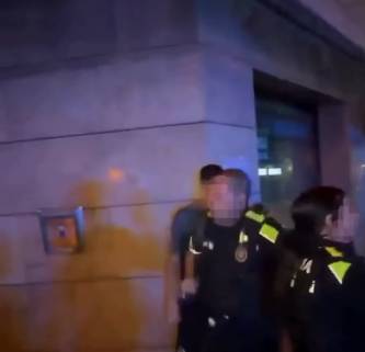 VÍDEO | Denuncien una agressió policial a un jove durant la Festa Major de Sabadell
