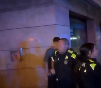 VÍDEO | Denuncien una agressió policial a un jove durant la Festa Major de Sabadell