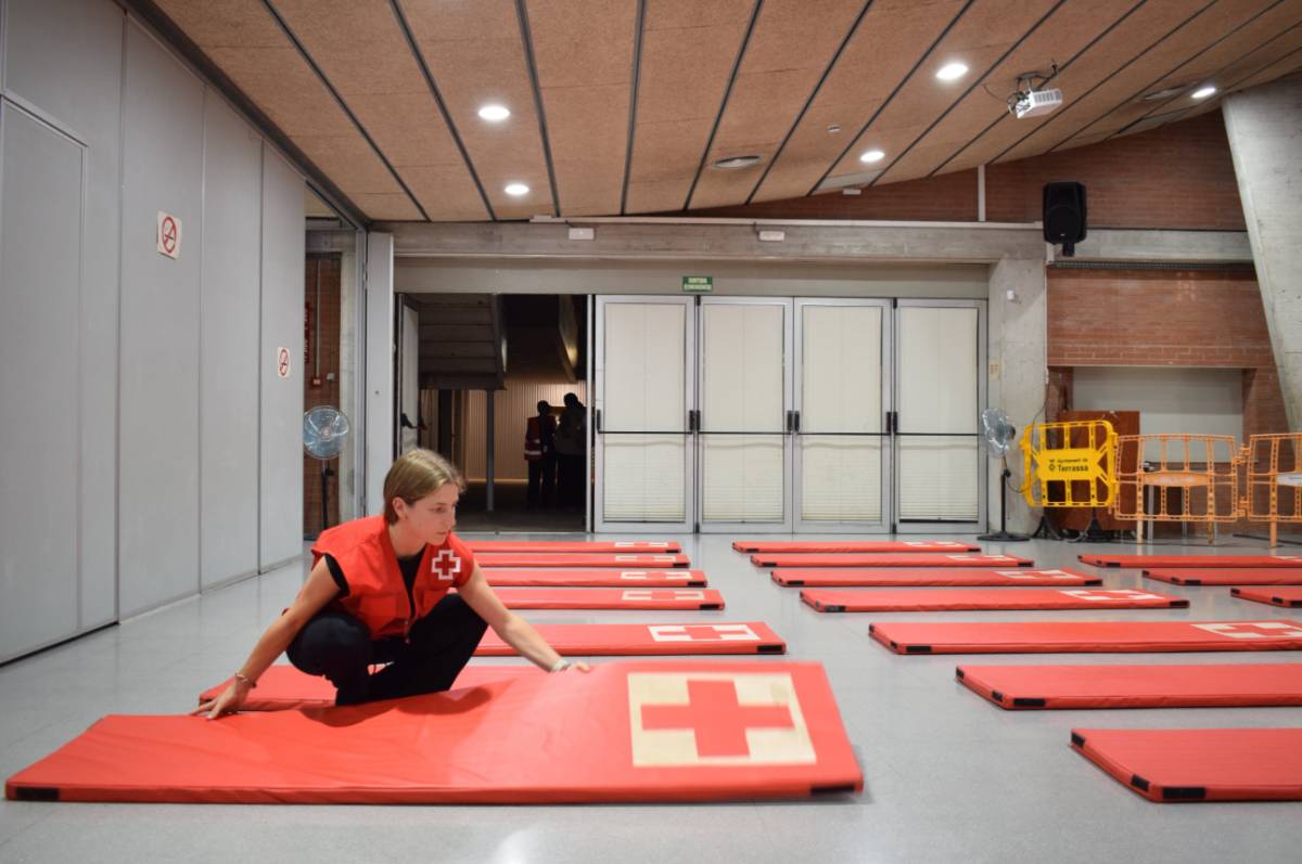Creu Roja habilita un alberg d’emergència per la tempesta on passen la nit 18 persones